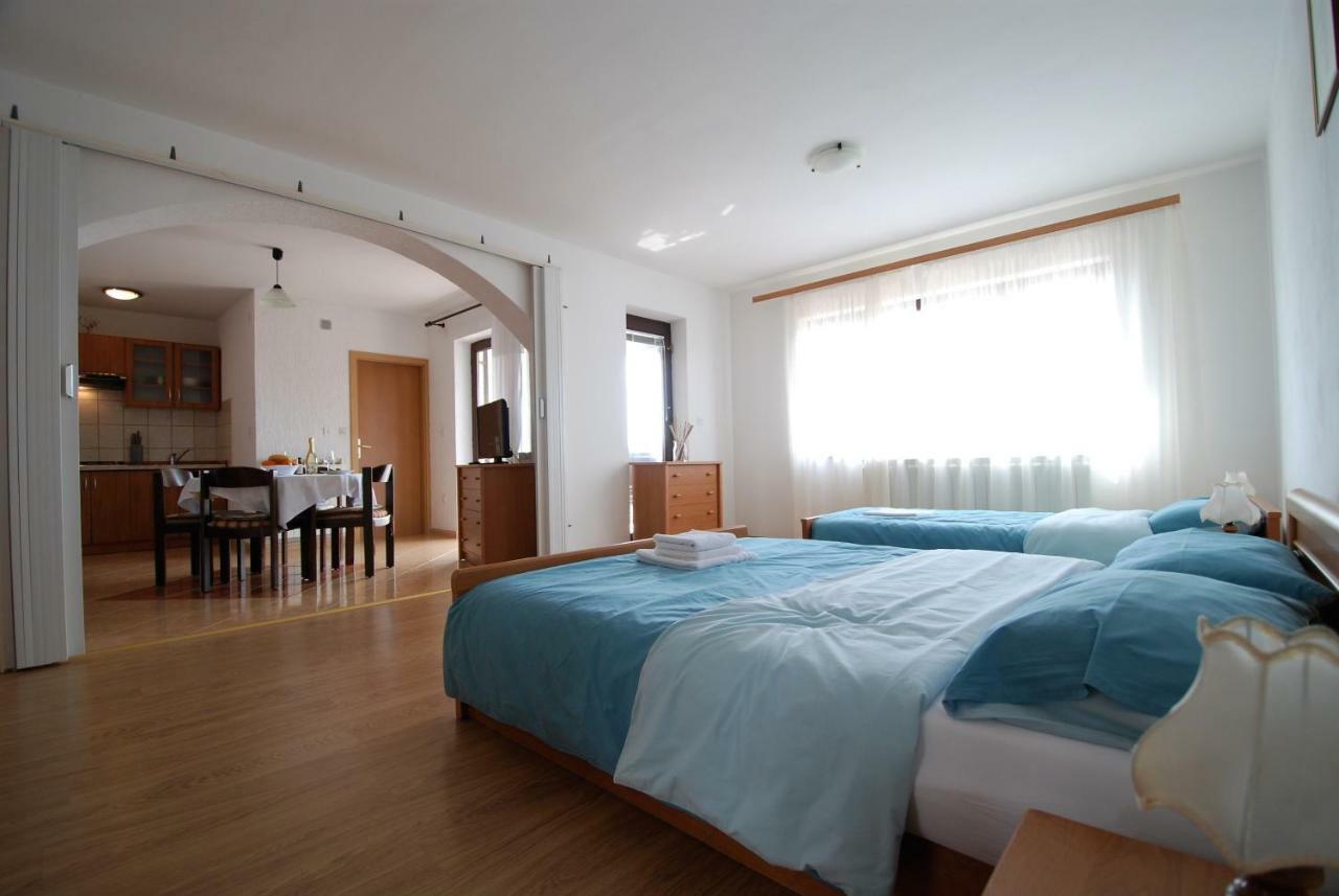 Upper Sea View Apartments Vrsar Exterior foto